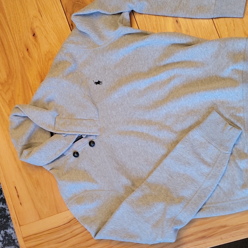 Polo pull over.